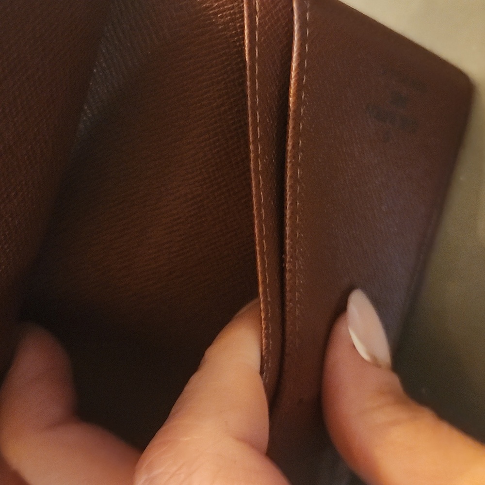 Louis Vuitton Kisslock Wallet - Picture 7 of 10